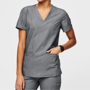 Medium FIGS 3-pocket scrub top in graphite. Gently worn. Good condition.
